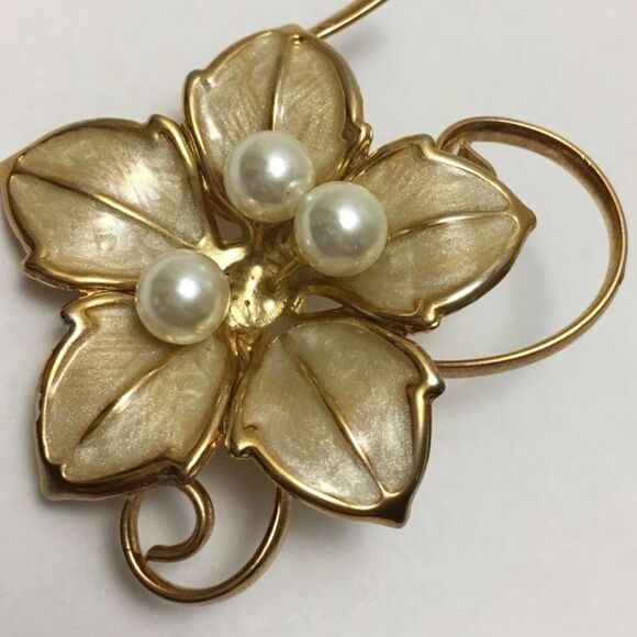 Vintage "ENAMEL Faux Pearl FLOWER" Brooch - Picture 1 of 8